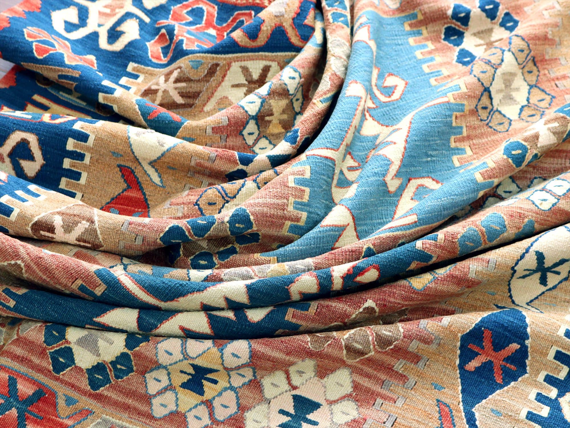 細かな織りのコンヤキリム・セッヂャーデ186×132cm エリベリンデと小花