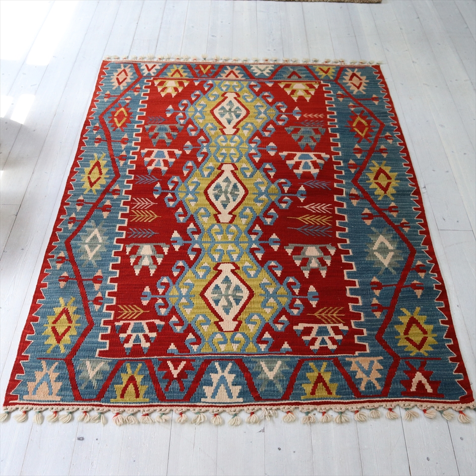 トルコの手織りキリム・カイセリ・セッヂャーデ 169×119cm 3つのメダリオン ガラタバザール