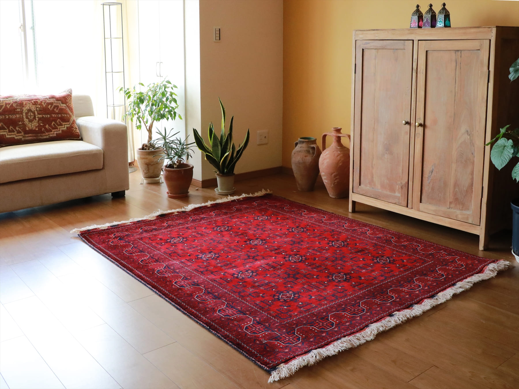 トライバルラグ 手織り絨毯 ビリジック/リビングサイズ 細かく緻密な織り・深いボルドー色 ガラタバザール