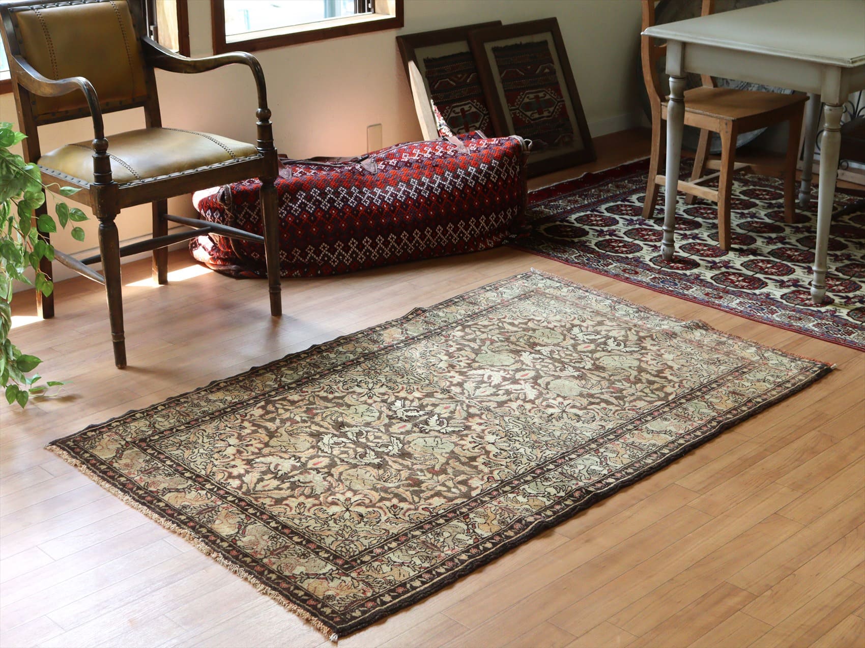 手織り絨毯 バルーチ166×106cm 草花と鳥
