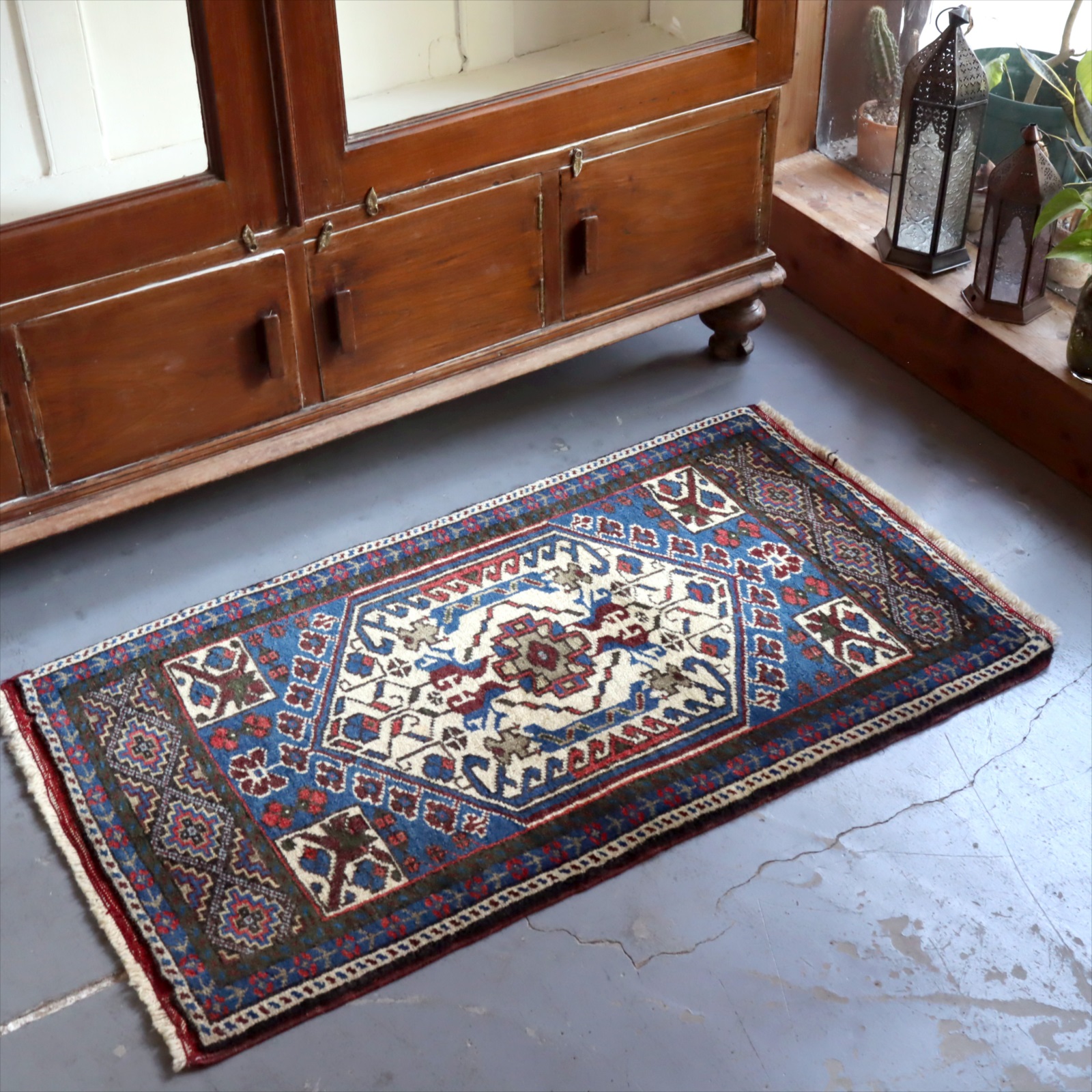 トライバルラグ ヤストゥク