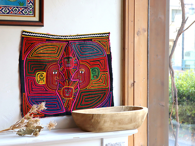 モラ MOLA アップリケ 刺繍 民族布 飾り布 50×40cm 太陽と向き合う人