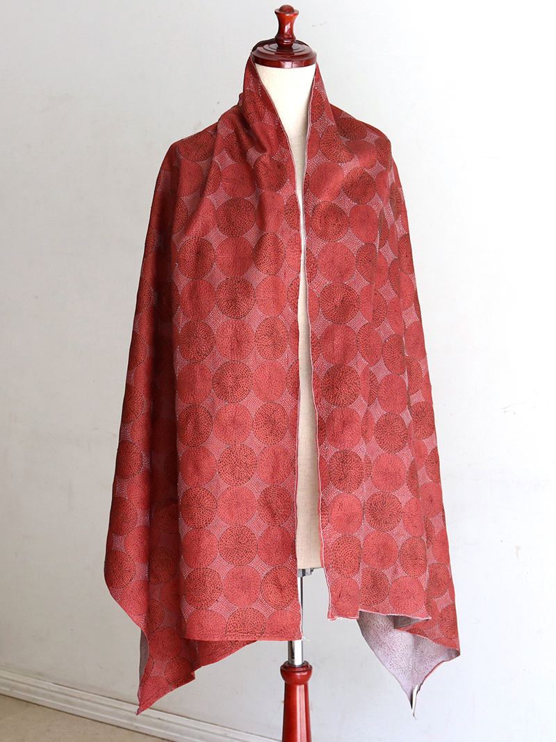 インドの古布・カンタ刺繍・シルクストール Kantha embroidery, India刺し子・ラウンド/赤と白