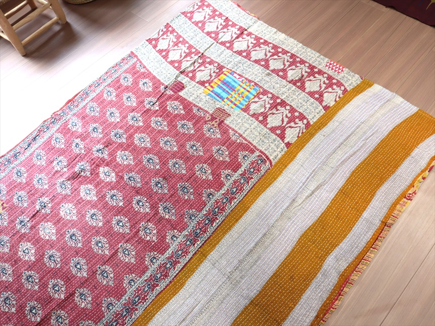 インド カンタ刺繍 パッチワーク ラリーキルト 古布 211×141cm レッド＆イエローフラワー Kantha embroidery, India  / ガラタバザール