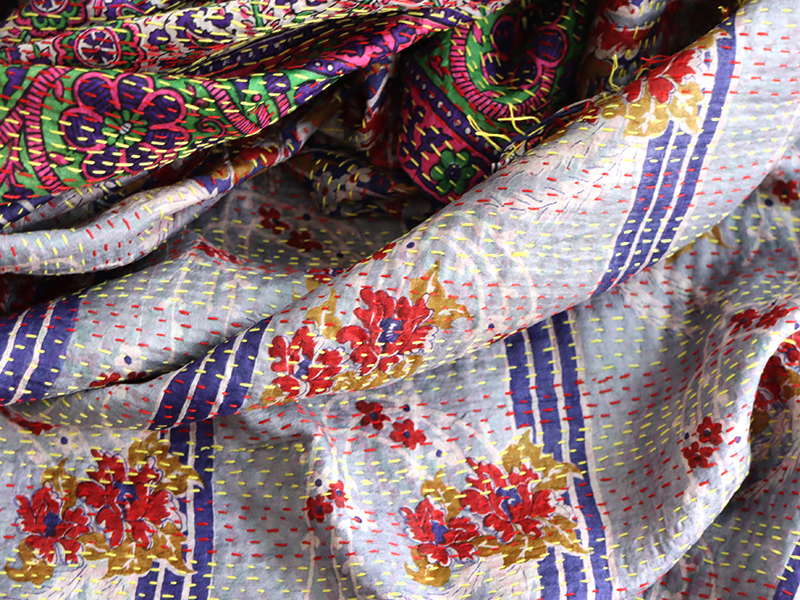 インドの古布・カンタ刺繍・シルクストール Kantha embroidery, India 206x88cm 刺し子・赤と黄色の刺繍 ガラタバザール