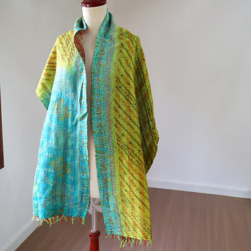 faliero sarlt】春に纏ういちごの刺繍大判カットワークストール 伊製