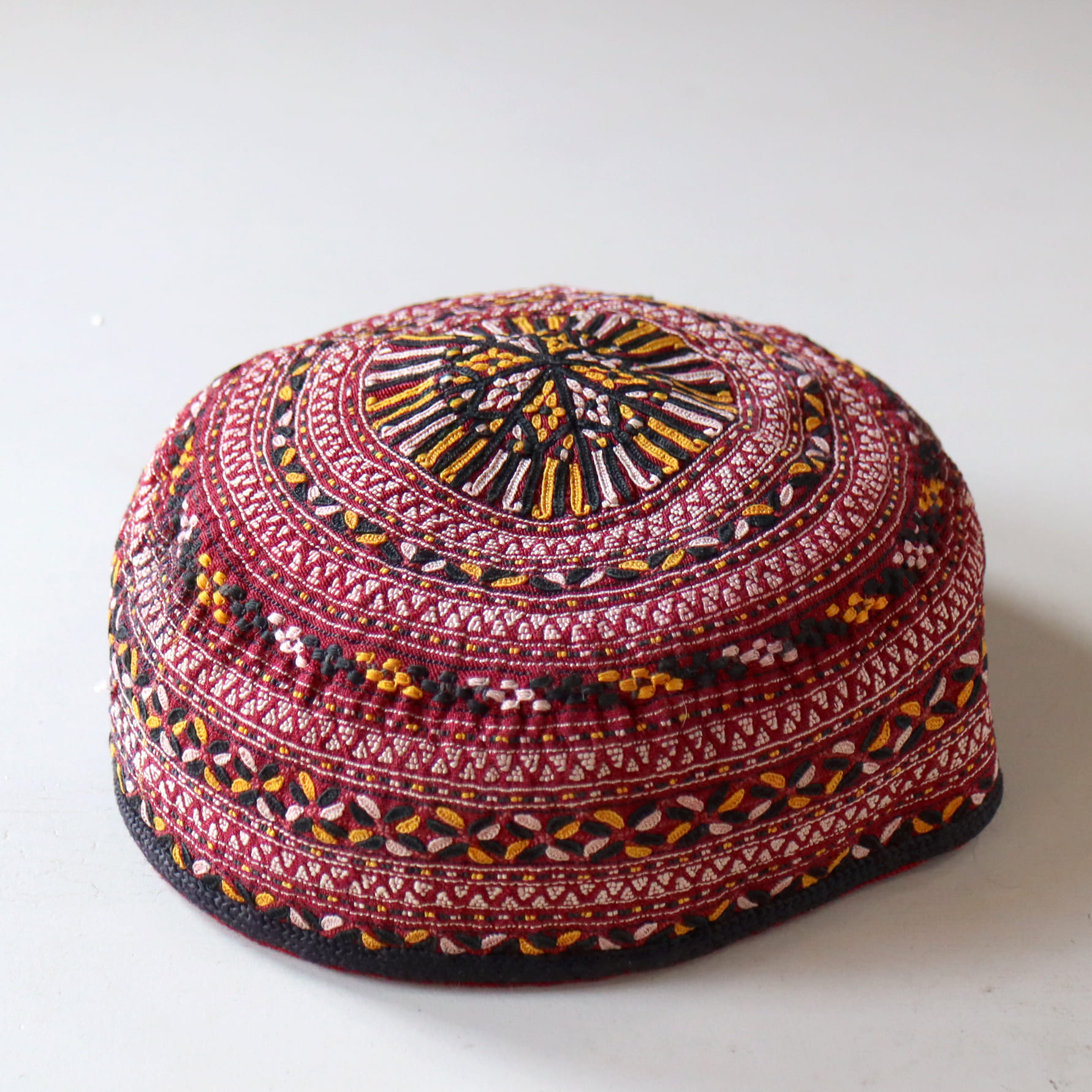 トルクメン 刺繍の帽子 ヴィンテージ 民族衣装 ガラタバザール